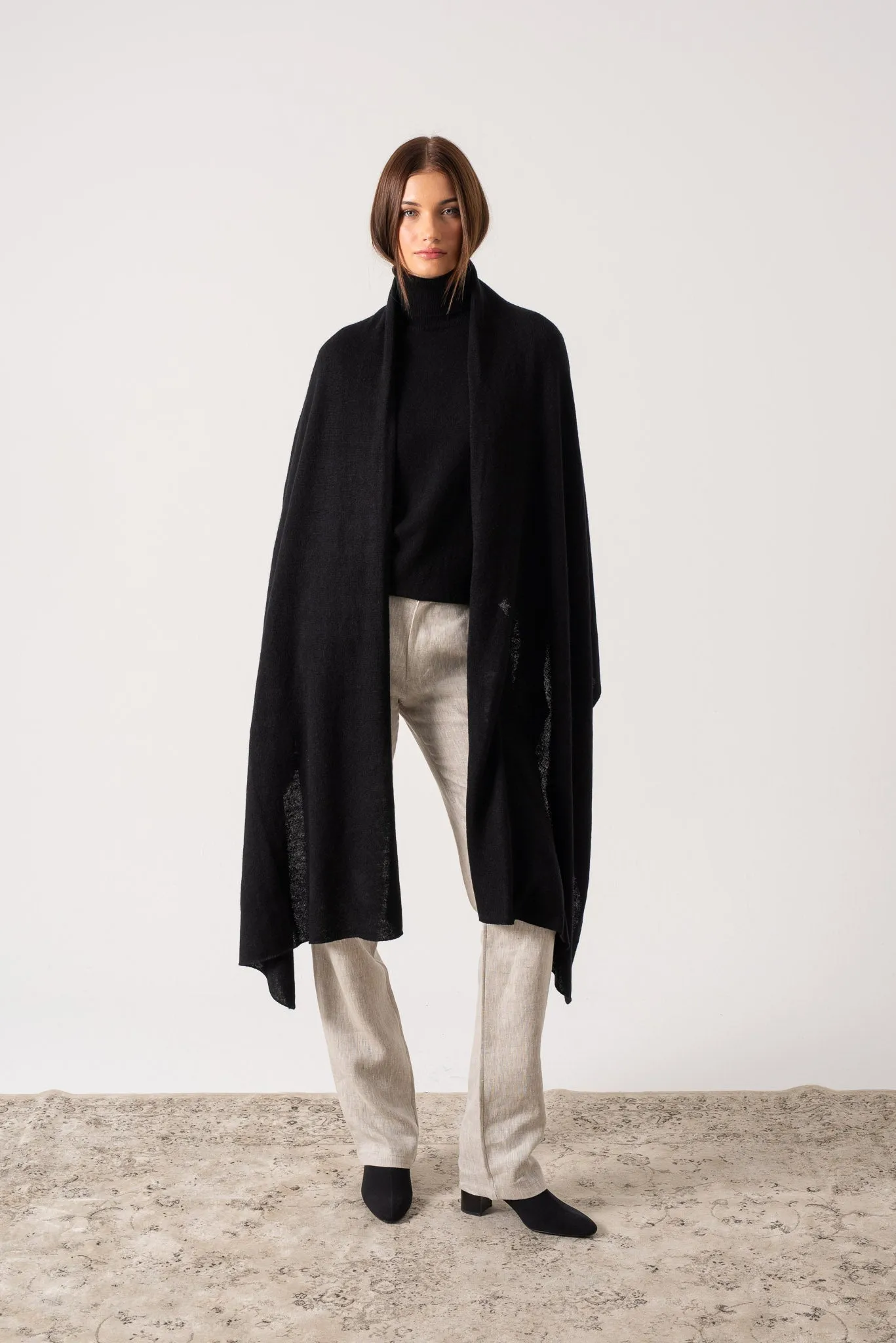 Fluire 100% Cashmere Wrap Black