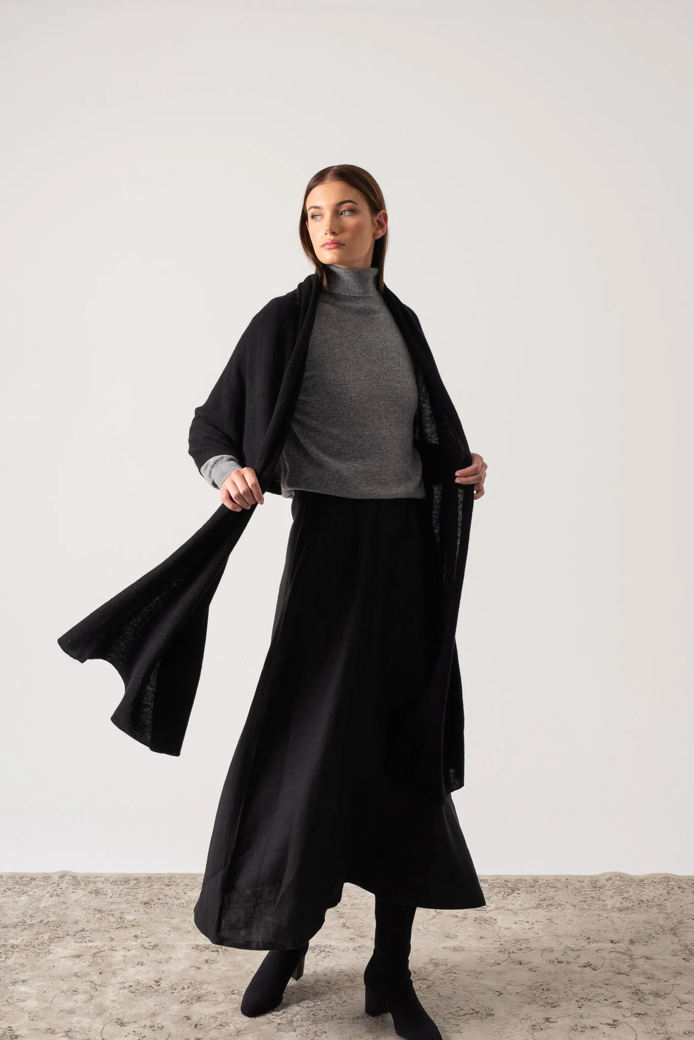Fluire 100% Cashmere Wrap Black