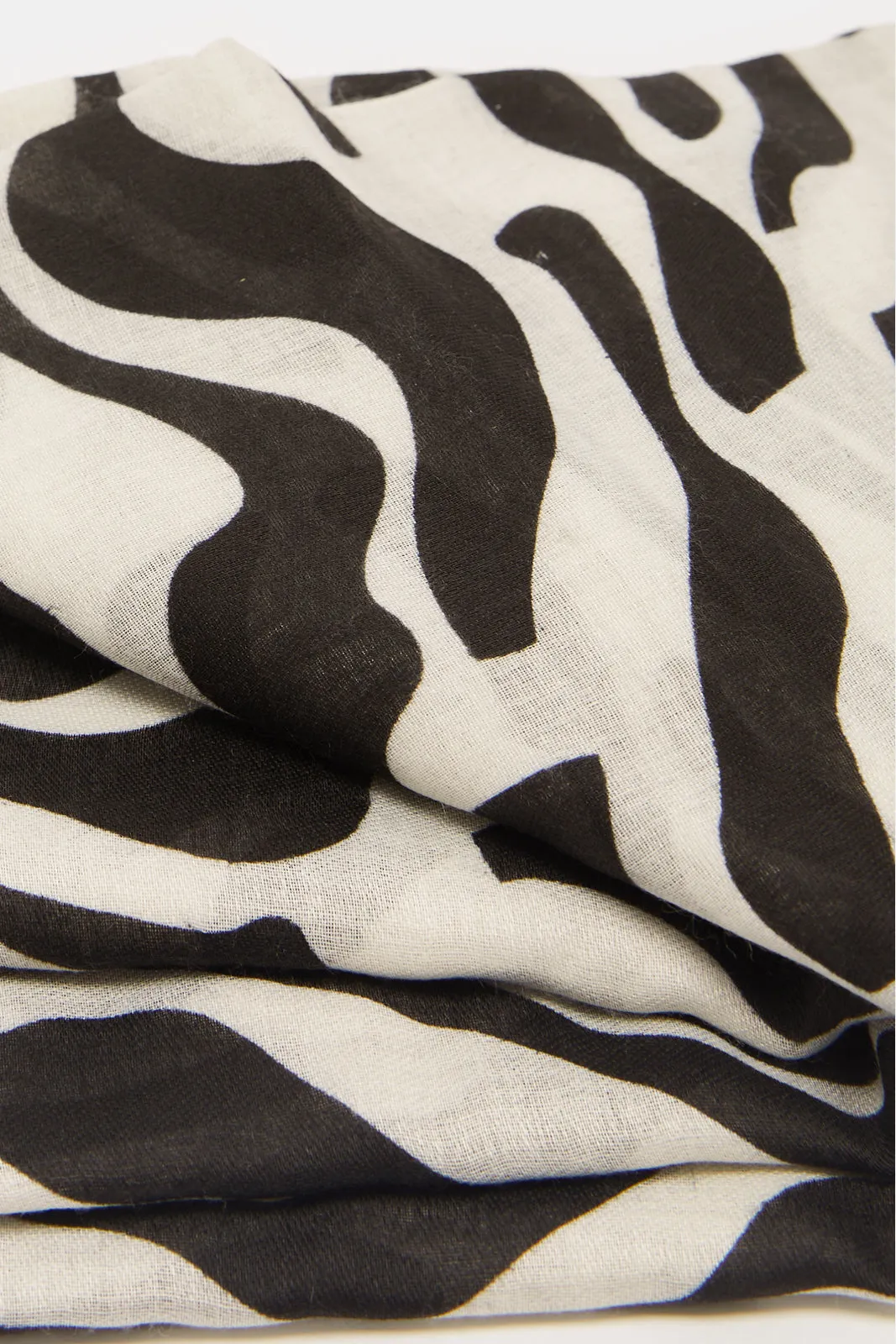 Girls White And Black Printed Scarf