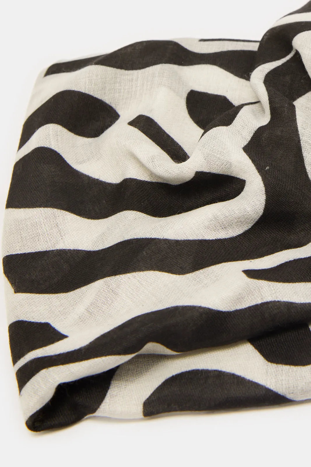 Girls White And Black Printed Scarf