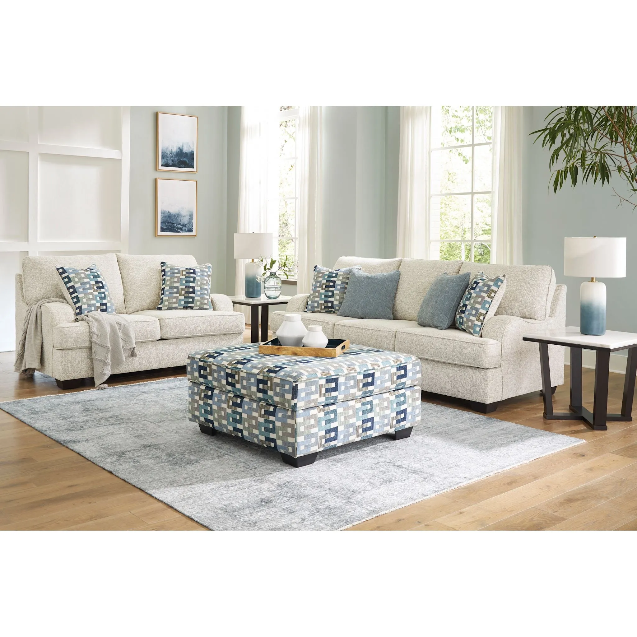 Valerano Loveseat